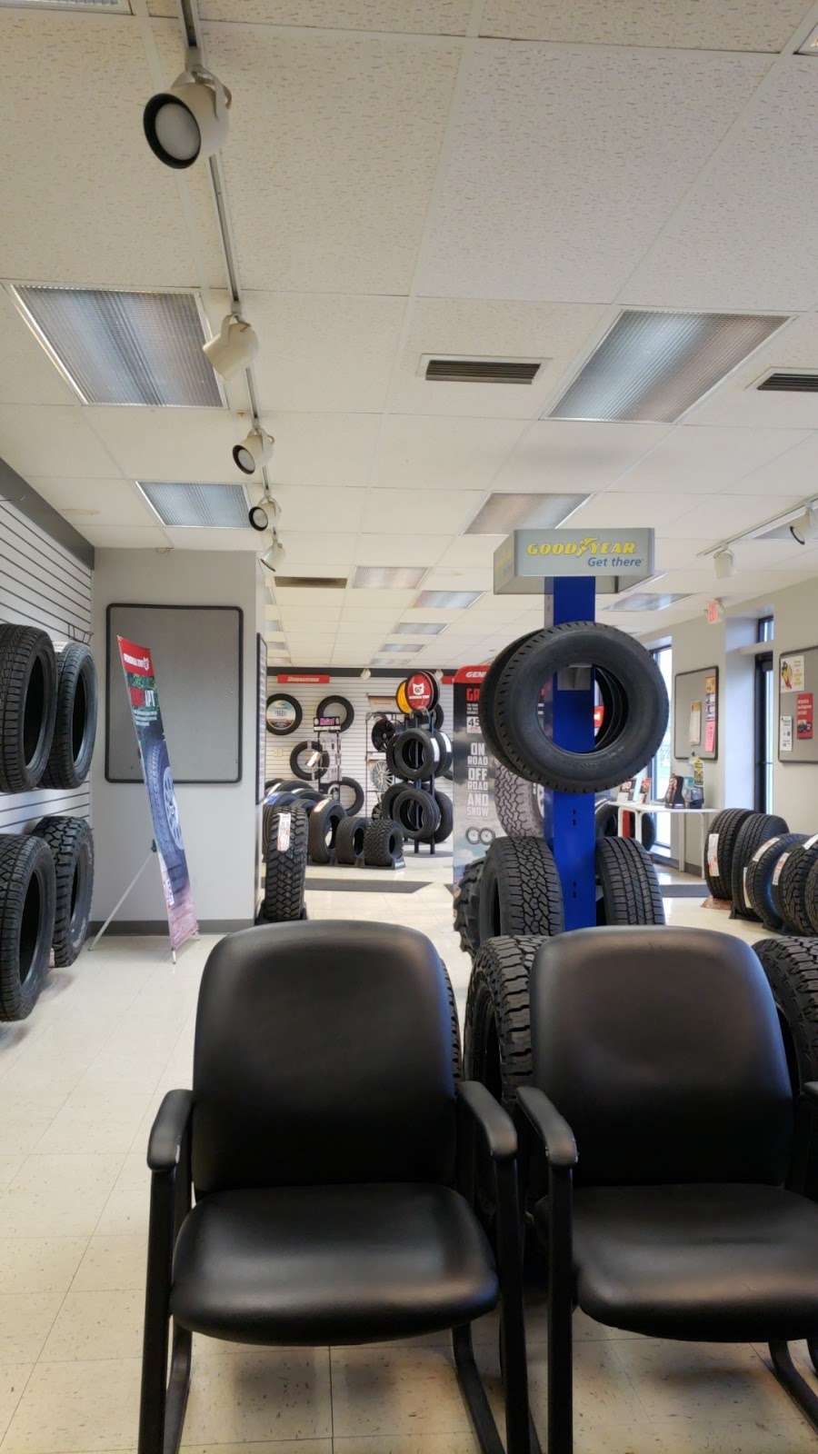 Lois Tire Shop | 916 Milwaukee Ave, Burlington, WI 53105, USA | Phone: (262) 763-6288