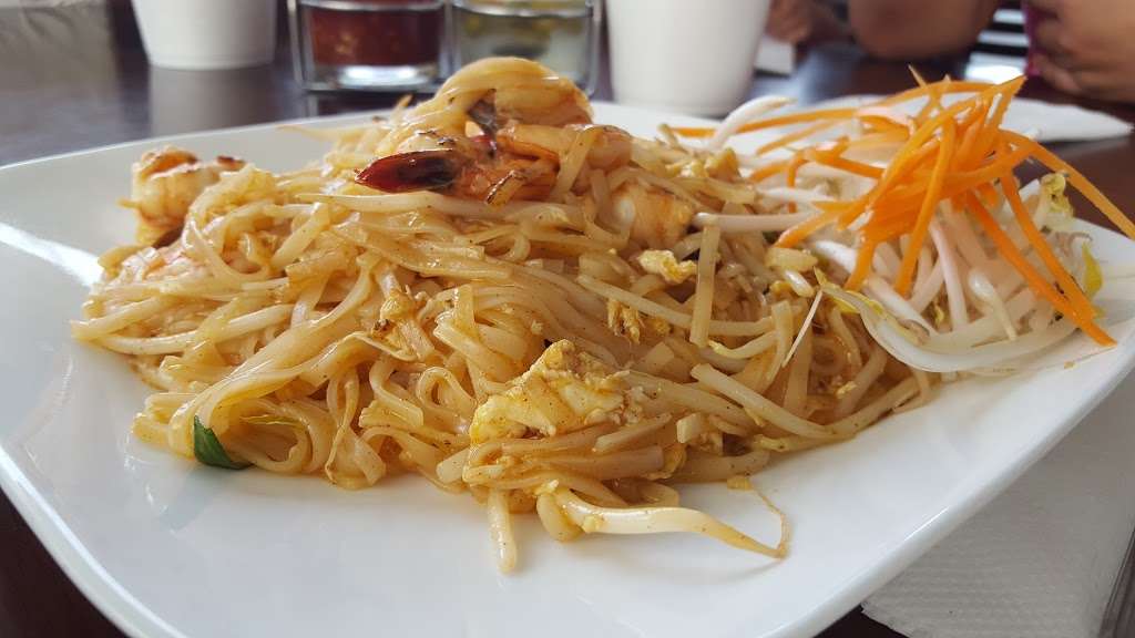 Bangkok Sapphires | Thai Cusine | 3596 Redondo Beach Blvd, Torrance, CA 90504, USA | Phone: (310) 329-6292