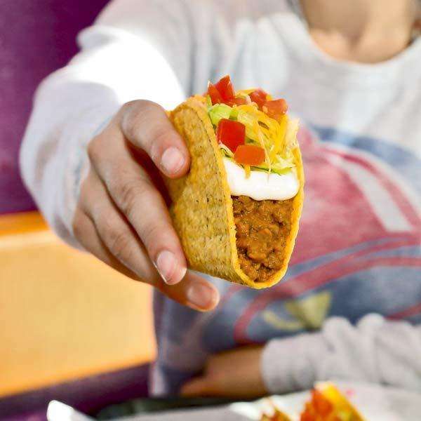 Taco Bell | 665 S Sutton Rd, Streamwood, IL 60107 | Phone: (630) 830-2252