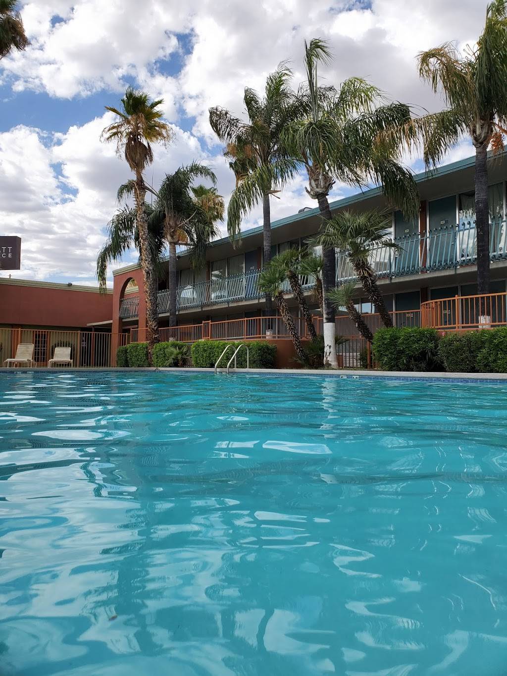 Grand Luxe Hotel & Resort | 1365 W Grant Rd, Tucson, AZ 85745, USA | Phone: (520) 622-7791