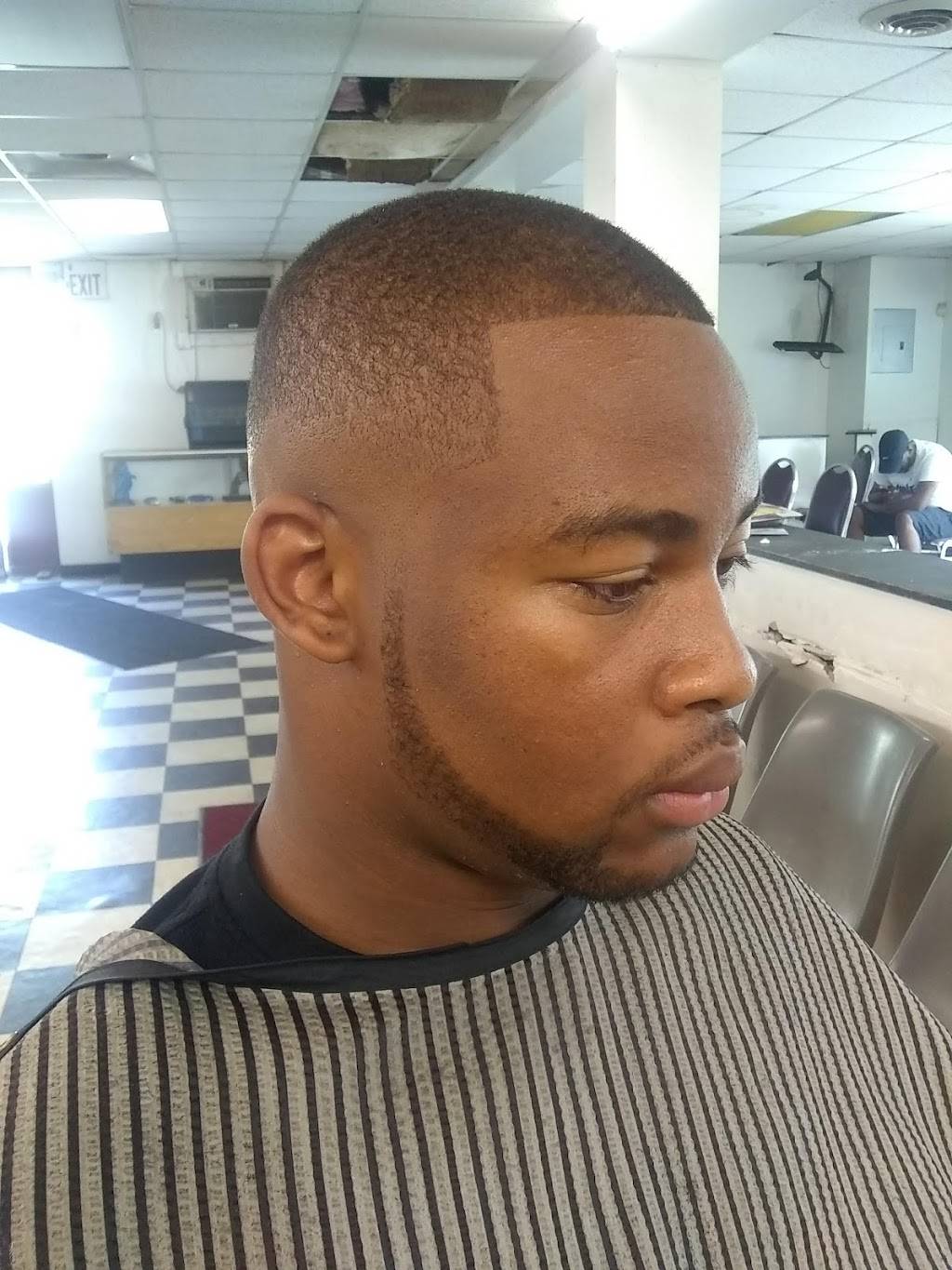 Line Ups Barber Salon! | 3162 E 93rd St, Cleveland, OH 44104, USA | Phone: (216) 278-3465