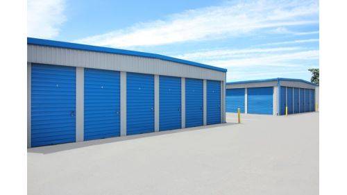 SecurCare Self Storage | 3301 Truxtun Ave, Bakersfield, CA 93301, USA | Phone: (661) 324-2108