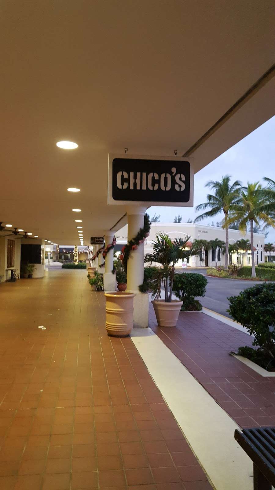 Chicos | 266 S Ocean Blvd, Manalapan, FL 33462, USA | Phone: (561) 547-9724