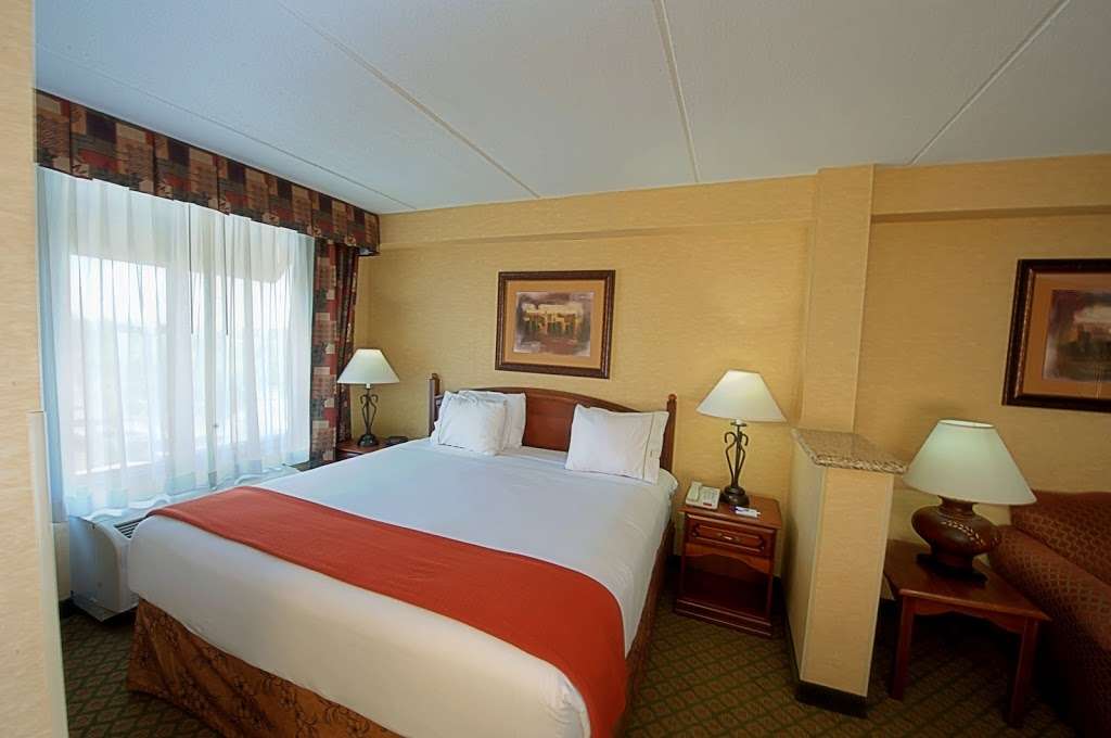 Holiday Inn Express & Suites Tempe | 1520 W Baseline Rd, Tempe, AZ 85283, USA | Phone: (480) 831-9800