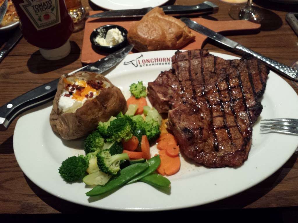 LongHorn Steakhouse | 250 Franklin Village Drive, Franklin, MA 02038, USA | Phone: (508) 528-2670