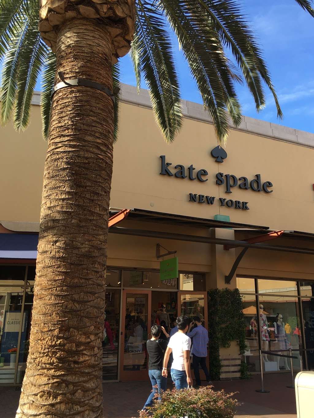 kate spade new york | 100 Citadel Dr #616, Commerce, CA 90040, USA | Phone: (323) 724-1633