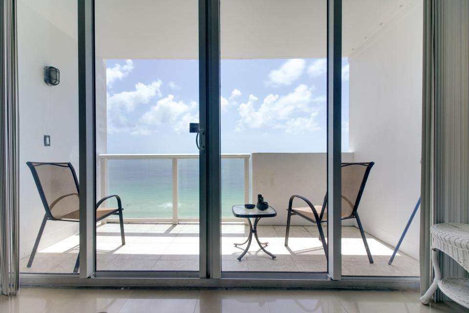 Miami Vacation Rentals by Vacasa | 5445 Collins Ave, Suite CU20, Miami Beach, FL 33140, USA | Phone: (855) 861-5757