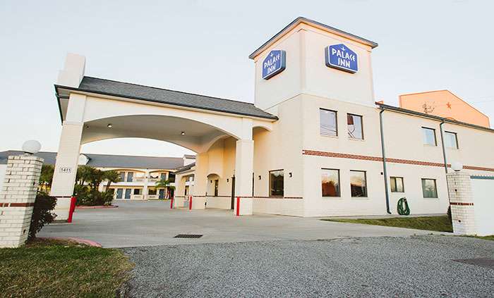 Palace Inn Blue Kemah | 1411 TX-146, Kemah, TX 77565, USA | Phone: (281) 538-0077