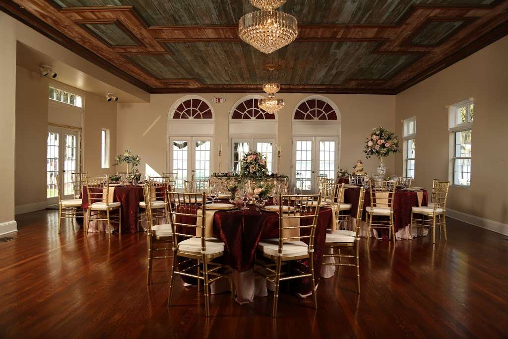 BellaCosa Lakeside Lodge & Venue | 3111 Masterpiece Rd, Lake Wales, FL 33898 | Phone: (863) 949-4422