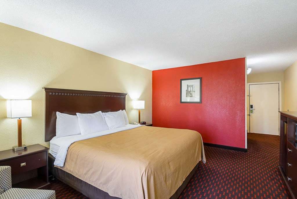 Quality Inn & Suites Hagerstown | 920 Dual Hwy, Hagerstown, MD 21740, USA | Phone: (301) 739-9050