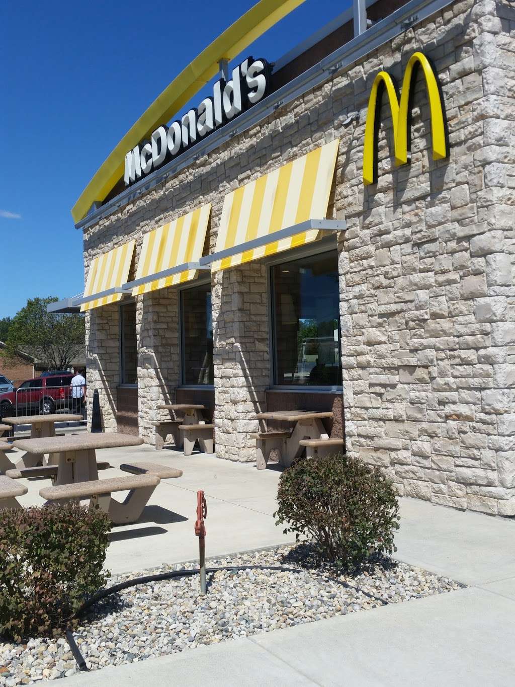 McDonalds | 4044 E Southport Rd, Indianapolis, IN 46227, USA | Phone: (317) 755-1115