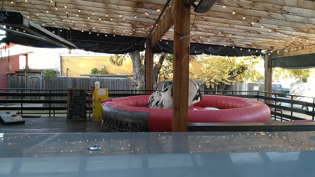 Landmark Bar & Kitchen | 3008 Bledsoe St, Fort Worth, TX 76107, USA | Phone: (817) 984-1166