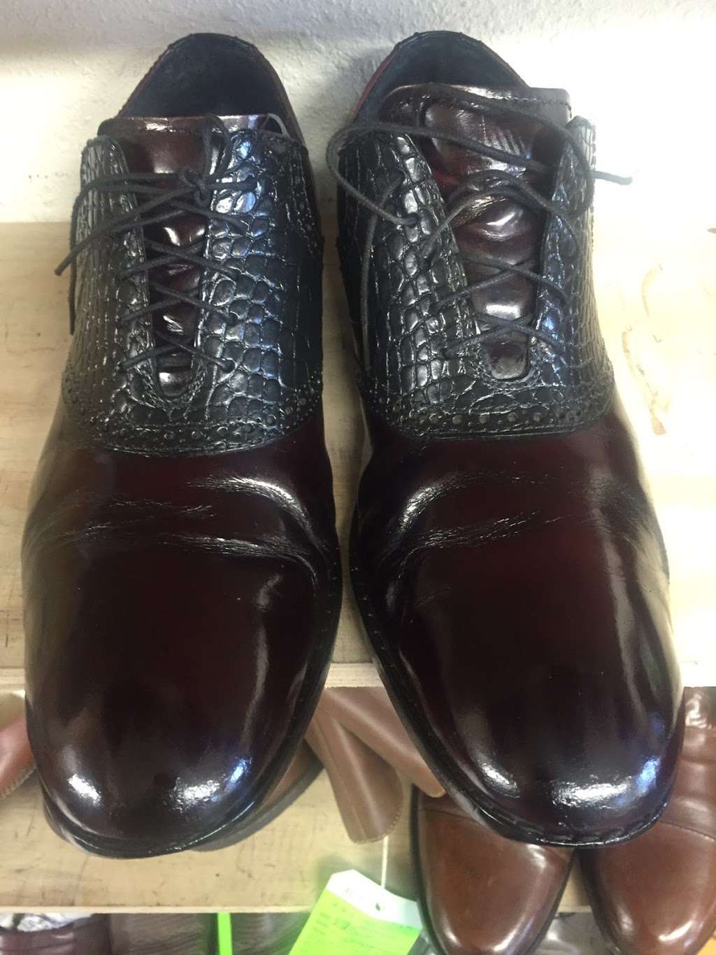 Alexander Shoe Repair | 9117 Cullen Blvd, Houston, TX 77051 | Phone: (713) 734-9386