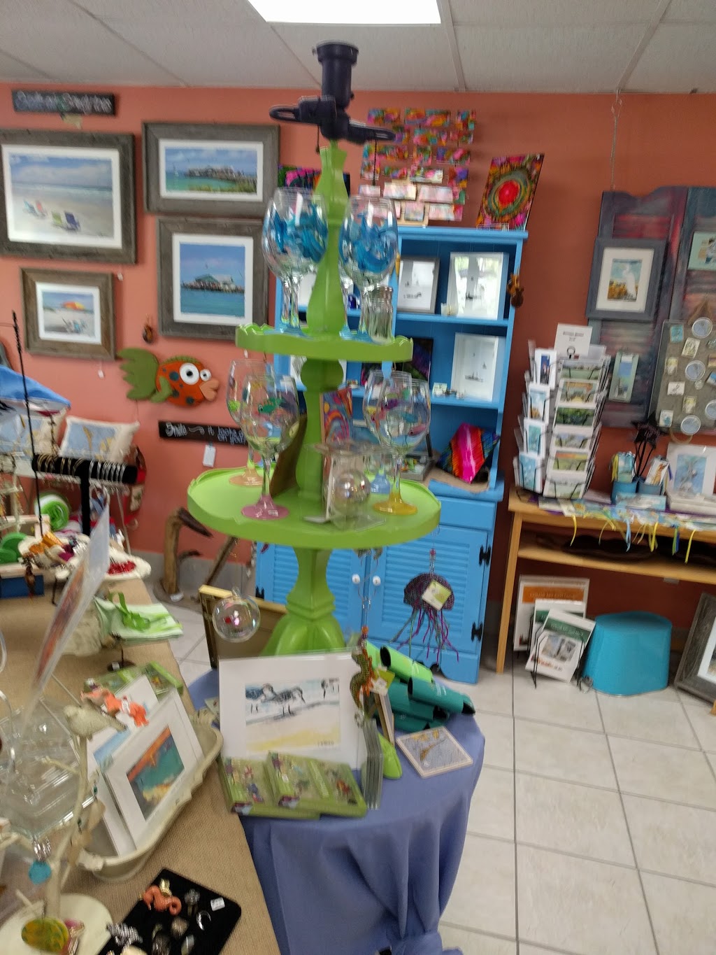 Three Island Monkeys | 314 Pine Ave, Anna Maria, FL 34216, USA | Phone: (941) 779-0709