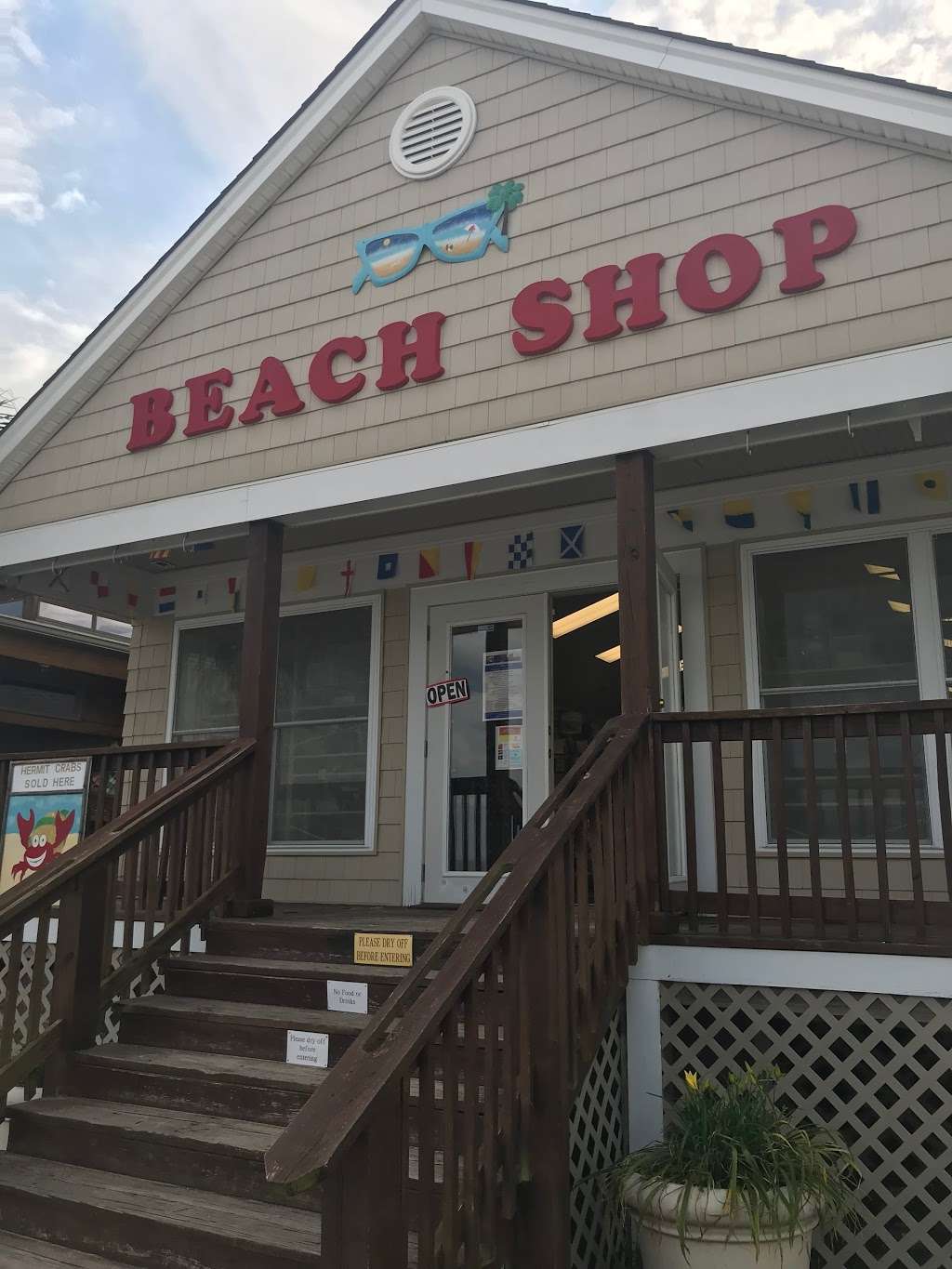 Everythings Beachy "Beach Shop" | 209 Taylor St, Colonial Beach, VA 22443 | Phone: (804) 224-7192
