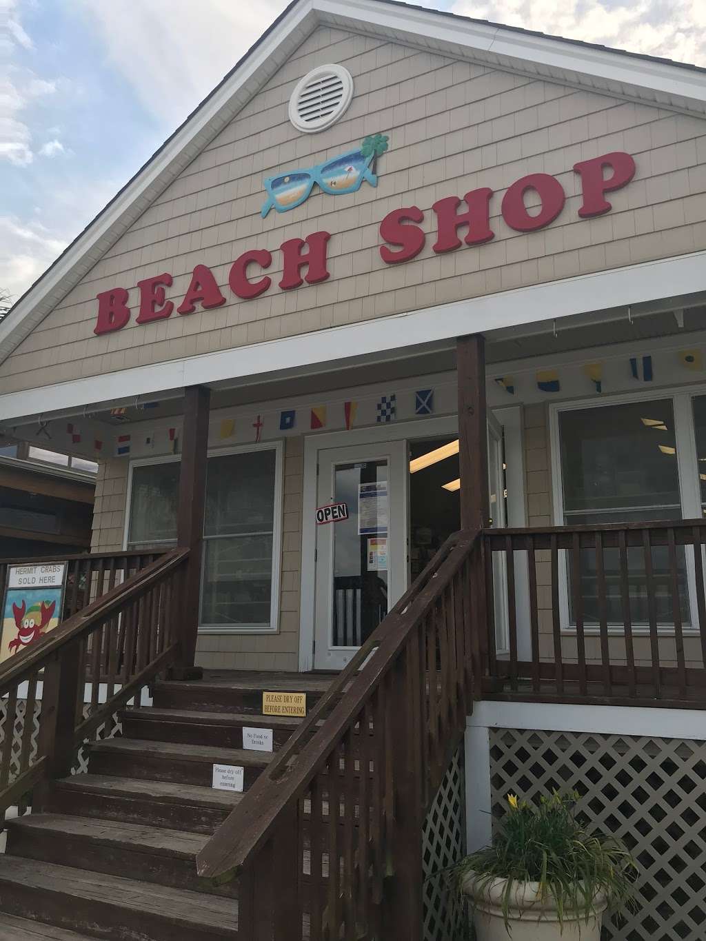 Everythings Beachy "Beach Shop" | 209 Taylor St, Colonial Beach, VA 22443, USA | Phone: (804) 224-7192