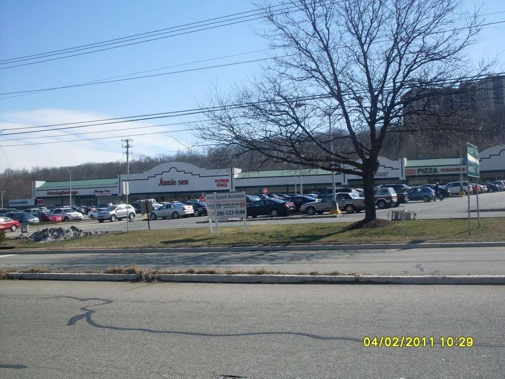 Pilgrim Shopping Plaza | 291 Pompton Ave, Verona, NJ 07044, USA