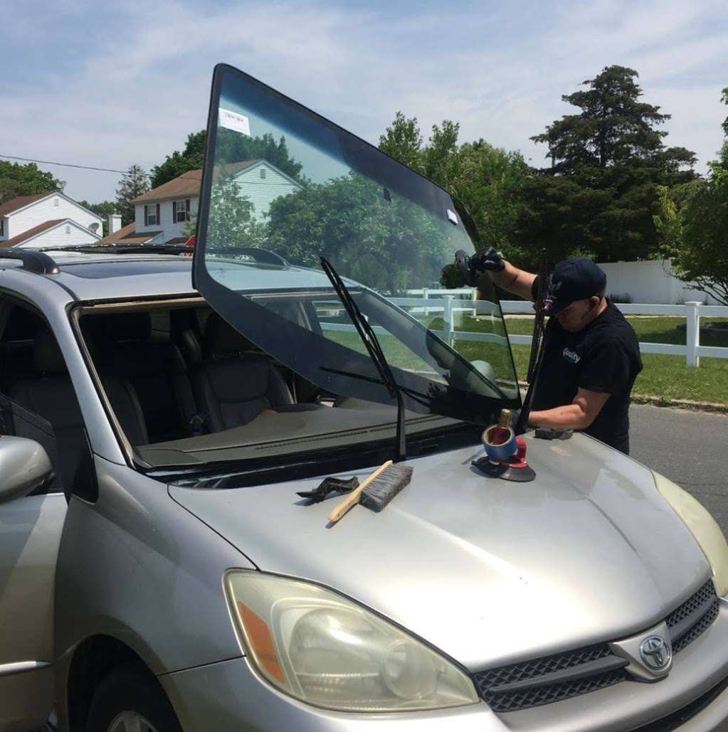 Crack Auto Glass | 10 Evergreen Ave, Brentwood, NY 11717, USA | Phone: (631) 231-0345
