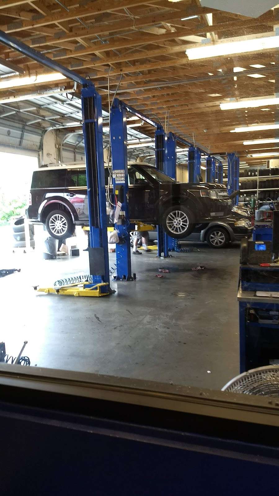 Pep Boys Auto Service & Tire | 8620 Arbor Creek Dr, Charlotte, NC 28269 | Phone: (704) 992-5768