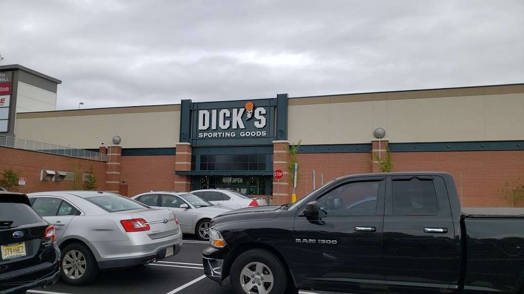 DICKS Sporting Goods | 500 W Germantown Pike, Plymouth Meeting, PA 19462, USA | Phone: (610) 260-4400