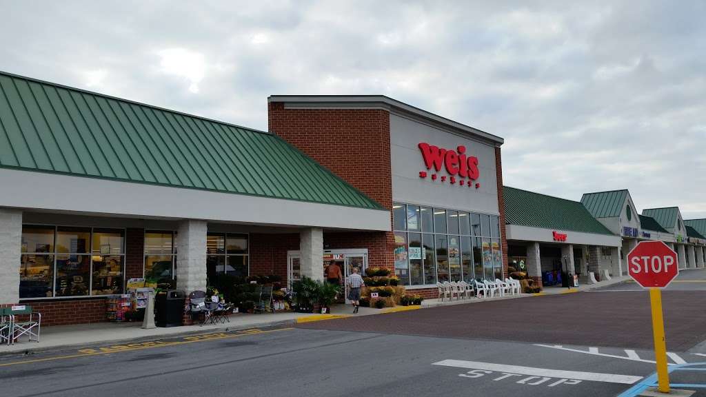 Weis Markets | 1424 Baltimore St, Hanover, PA 17331, USA | Phone: (717) 637-0700