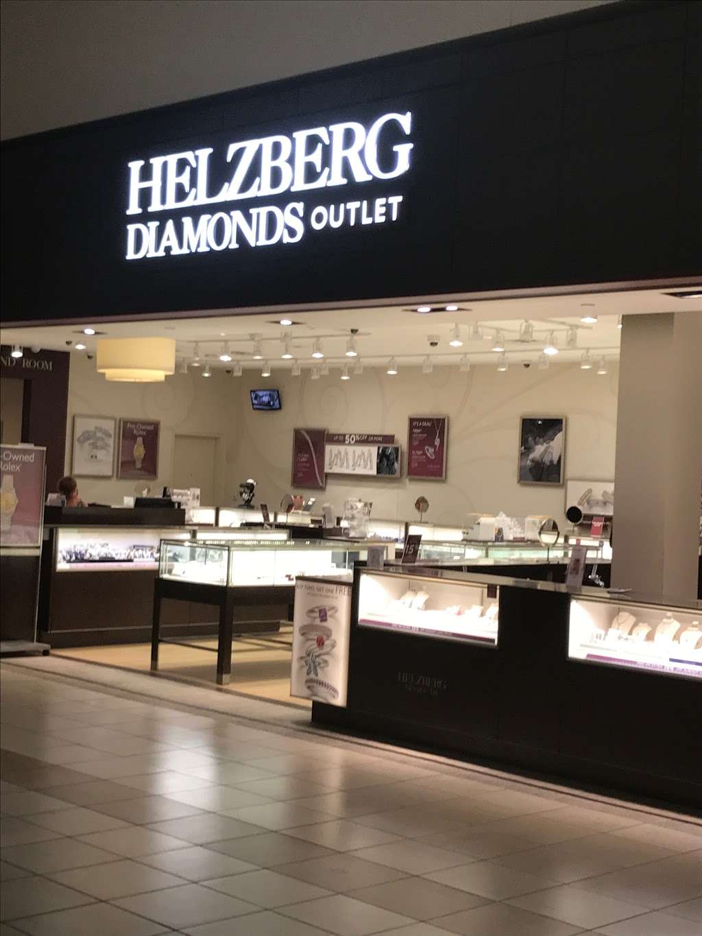 Helzberg Diamonds Outlet | 1811 Village West Pkwy Sute O-121, Kansas City, KS 66111, USA | Phone: (913) 334-9817