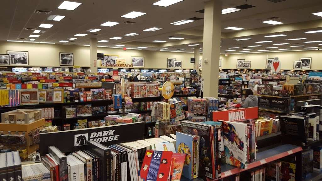 Books-A-Million | 300 Retail Commons Pkwy, Martinsburg, WV 25403, USA | Phone: (304) 264-0828