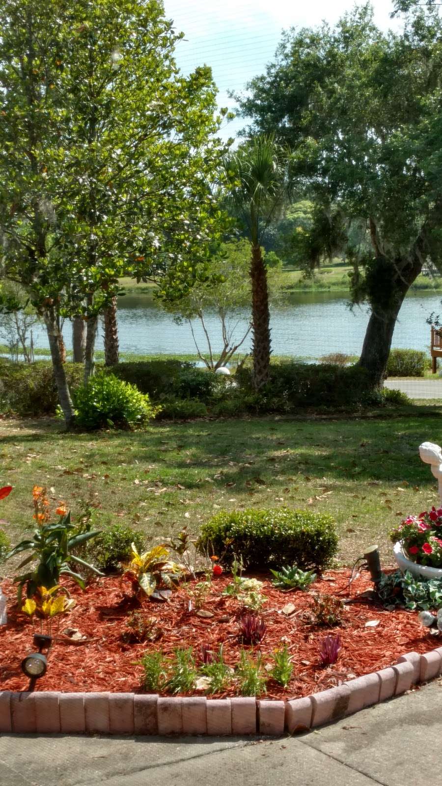 Cabin On the Lake | 222 Tangerine Ave, Lake Helen, FL 32744, USA | Phone: (386) 951-2684