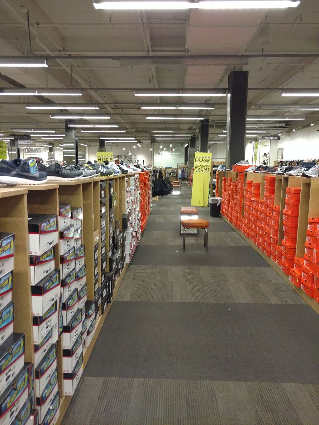 DSW Designer Shoe Warehouse | 80 E Wynnewood Rd, Wynnewood, PA 19096, USA | Phone: (484) 297-7930