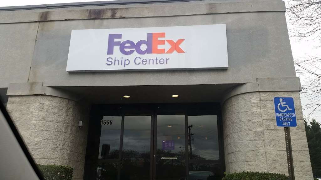 FedEx Ship Center | 1555 Rankin Lake Rd, Gastonia, NC 28052, USA | Phone: (800) 463-3339