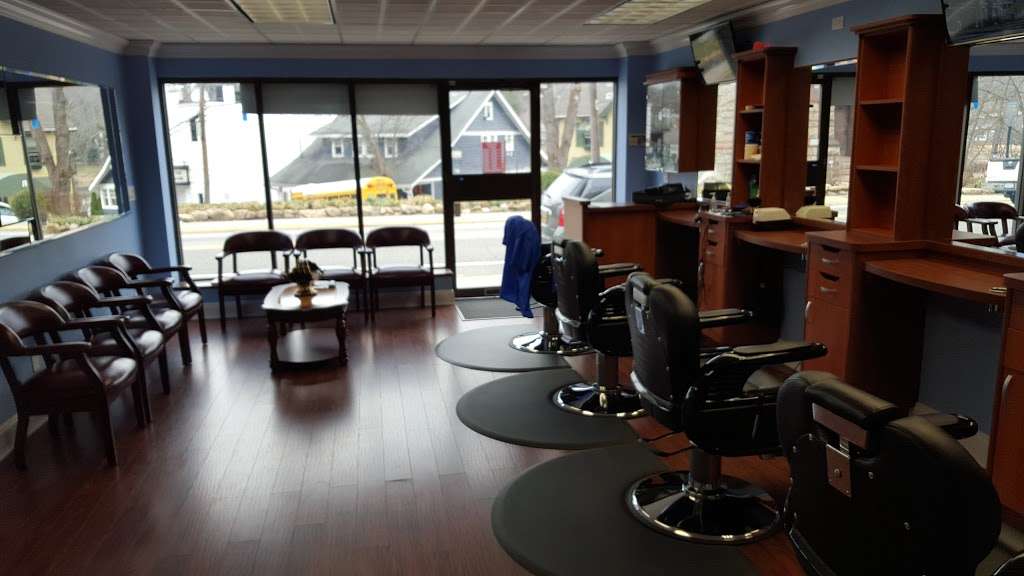 Vals elegant Barber shop | 8 Main St, Roslyn, NY 11576 | Phone: (516) 399-2220