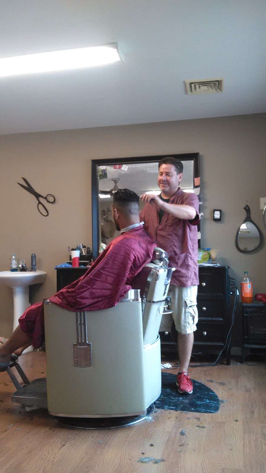 Martys Barbershop | 210 E Seymour St, Kentland, IN 47951, USA | Phone: (219) 474-6195