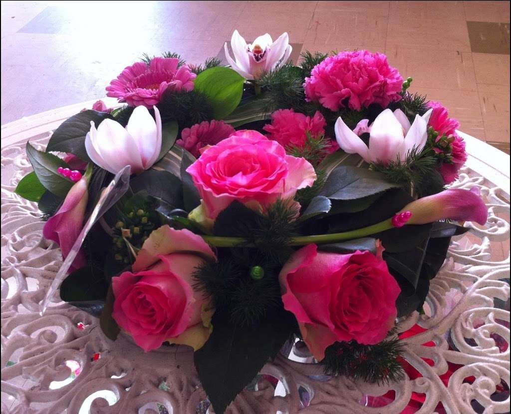 All Seasons Florist | 31 Dene Holm Rd, Northfleet, Gravesend DA11 8LG, UK | Phone: 01474 355007