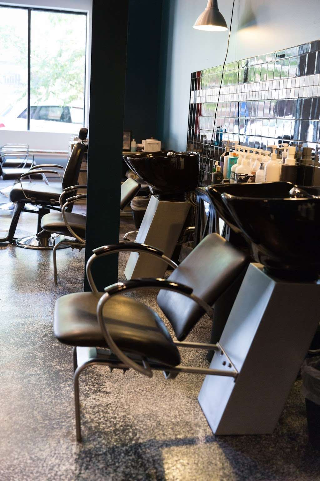 Hair Party | 6988, 2111 W Belmont Ave, Chicago, IL 60618, USA | Phone: (773) 857-3720