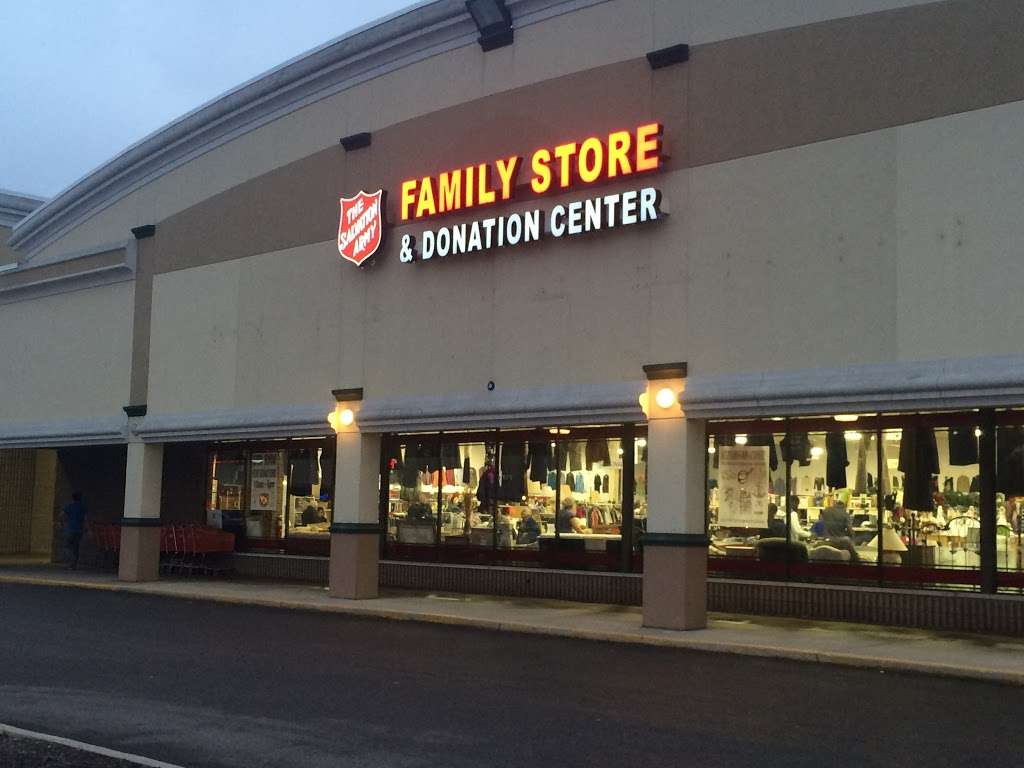 The Salvation Army Family Store & Donation Center | 825 E Nerge Rd, Roselle, IL 60172, USA | Phone: (800) 728-7825