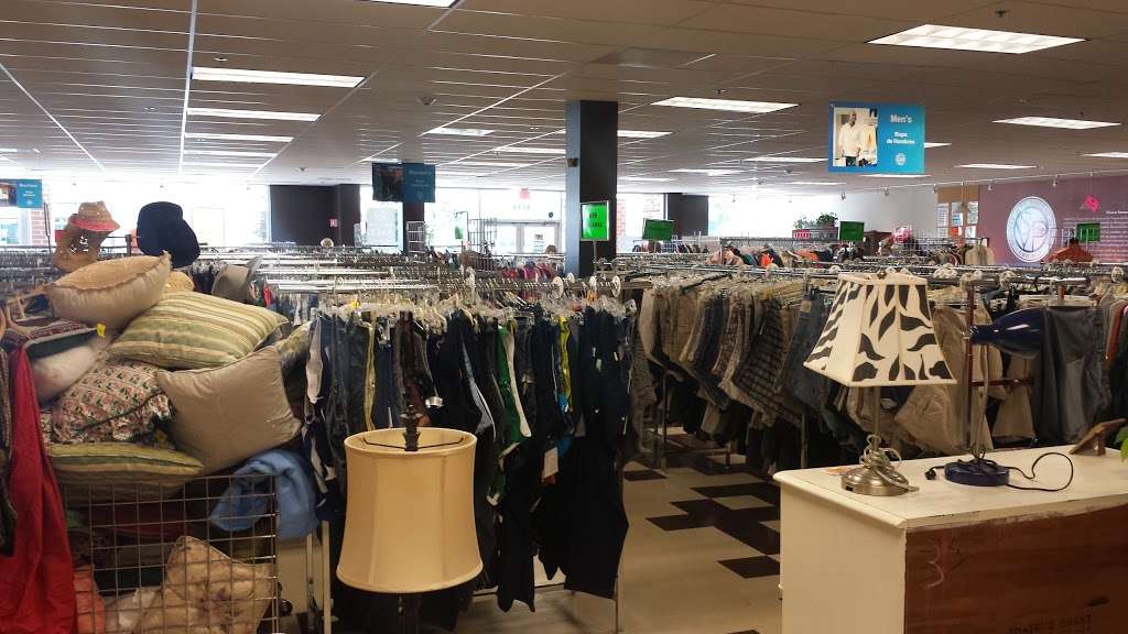 St. Vincent de Paul Libertyville Thrift Store | 168 Peterson Rd, Libertyville, IL 60048, USA | Phone: (847) 367-4700