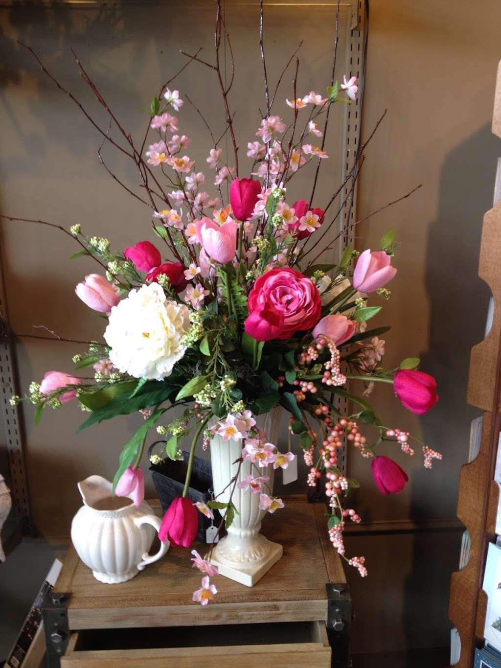 Queen Annes Lace Flowers & Gifts | 680 E 56th St, Brownsburg, IN 46112 | Phone: (317) 858-8170