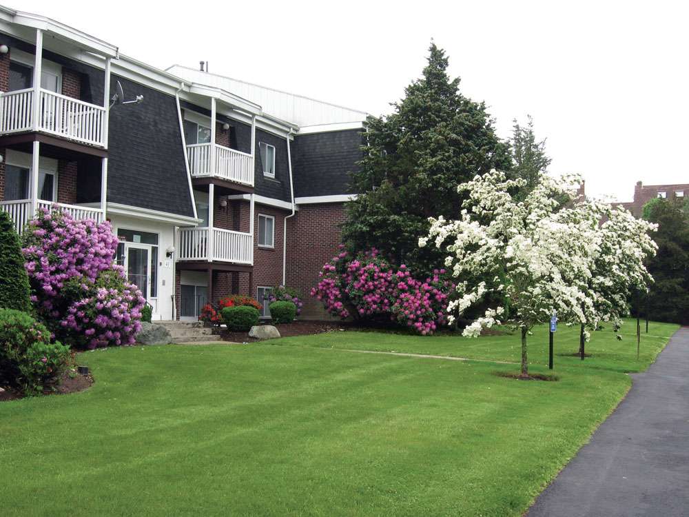 Stone Ends Apartments | 45 Wheeler Cir, Stoughton, MA 02072 | Phone: (781) 325-1696