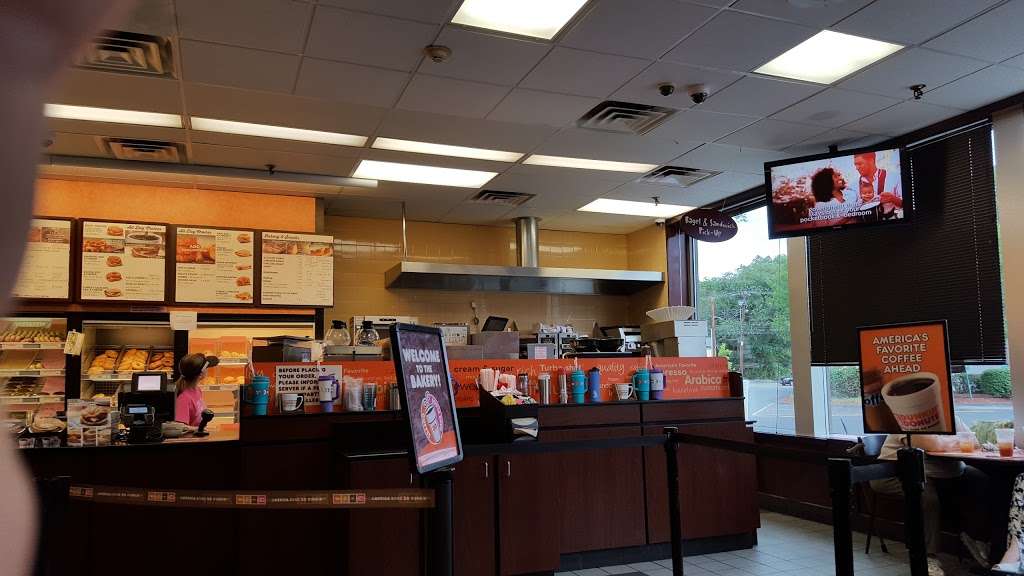 Dunkin Donuts | 240 Middlesex Turnpike, Burlington, MA 01803, USA | Phone: (781) 270-3293