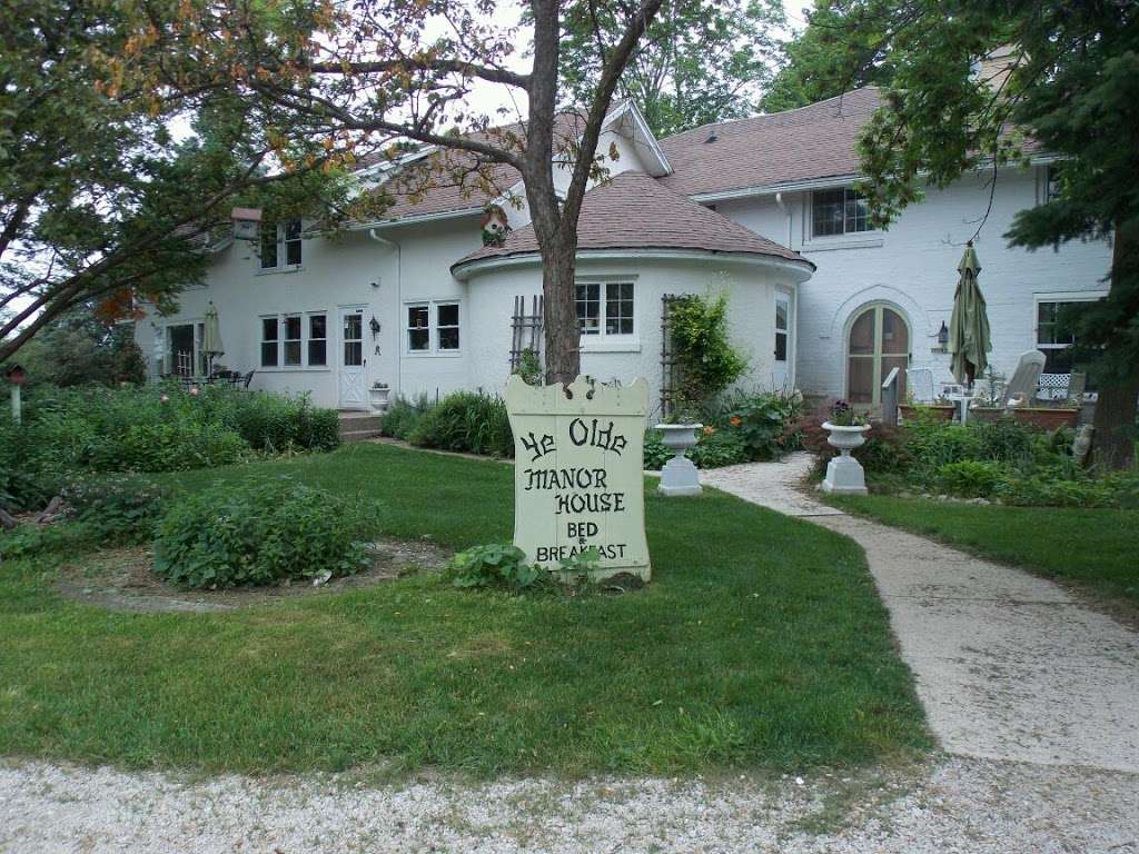 Ye Olde Manor House Bed & Breakfast | N7622 US-12, Elkhorn, WI 53121, USA | Phone: (262) 742-2450