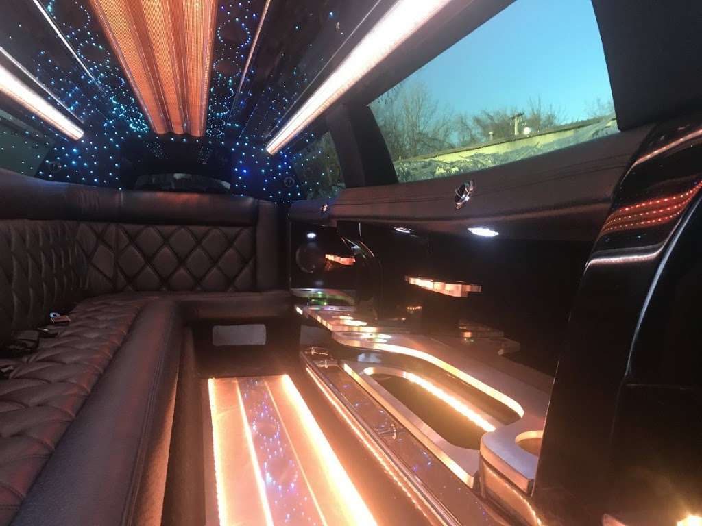 Black Limo USA | 4350 Town Plaza Dr #208, Houston, TX 77045, USA | Phone: (832) 620-0006