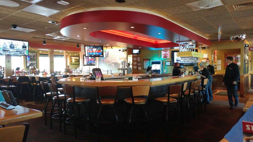 Applebees Grill + Bar | 125 S Randall Rd, Elgin, IL 60123, USA | Phone: (847) 697-4897