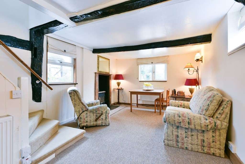 Ockhams Farm Guest House | Shernden Ln, Edenbridge TN8 5PS, UK | Phone: 01732 862173