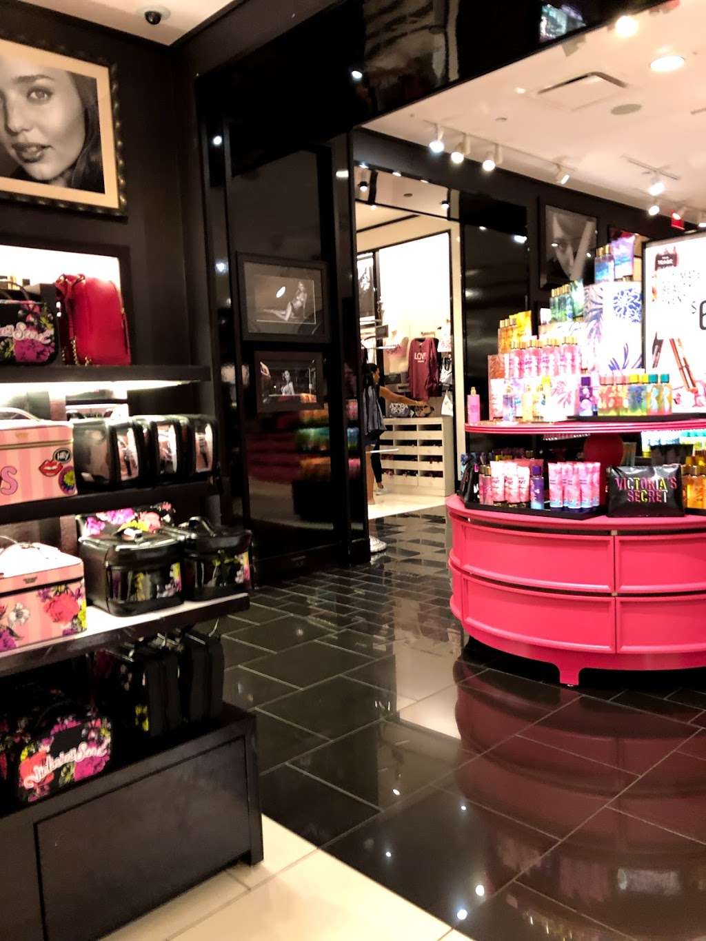 Victorias Secret | 1455 NW 107th Ave, Doral, FL 33172, USA | Phone: (305) 463-0116