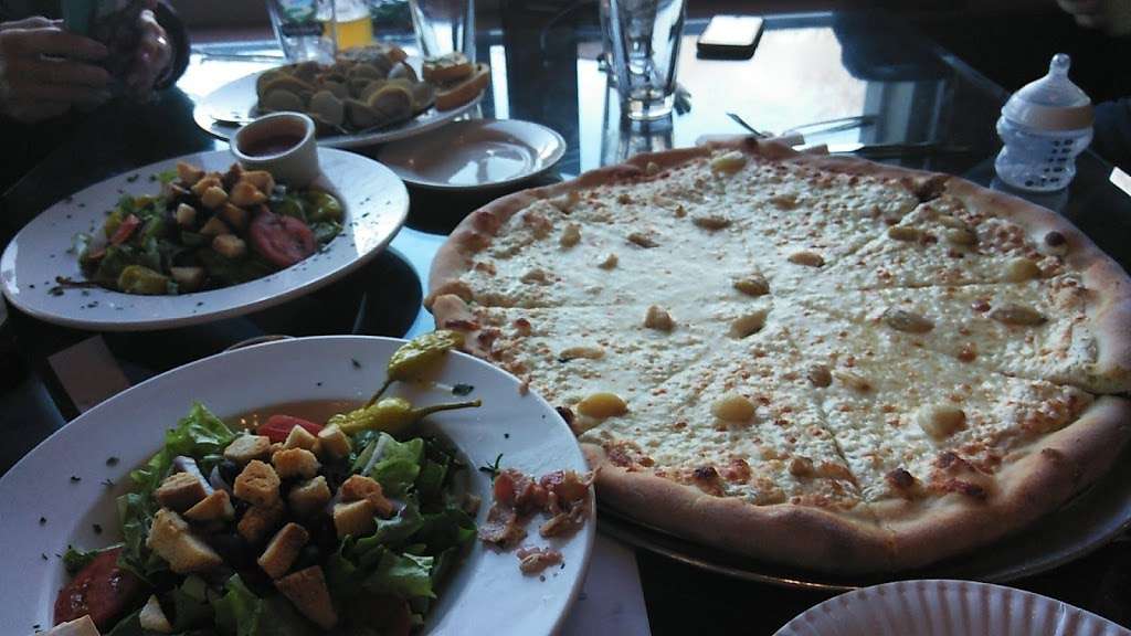 Emma’s Pizza Pasta & Bar | 743 Putnam Pike, Greenville, RI 02828, USA | Phone: (401) 949-0854