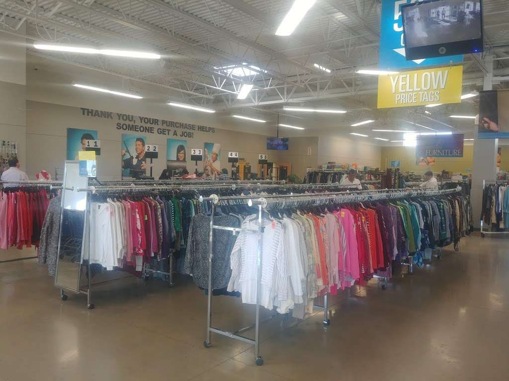 Goodwill Store & Donation Center | 1543 Mesa Ln, Aurora, IL 60502, USA | Phone: (630) 631-5818