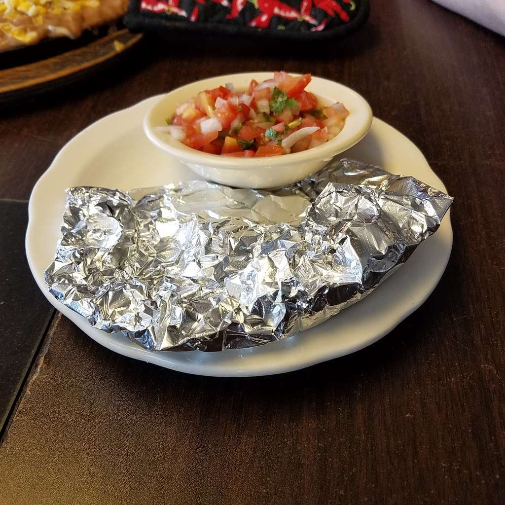 El Volcan Mexican Grill | 17110 E US Hwy 24, Independence, MO 64056, USA | Phone: (816) 257-2676