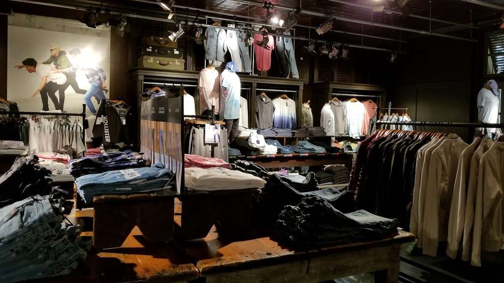 Hollister Co. | 1025 Westminster Mall, Westminster, CA 92683, USA | Phone: (714) 892-1474