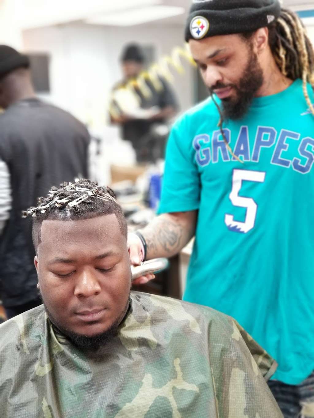 Razor Reese (Miraclesnbowties #ig) #celebritybarber Beside Citgo | 3201 Beatties Ford Rd suite f, Charlotte, NC 28216, USA | Phone: (980) 221-4908