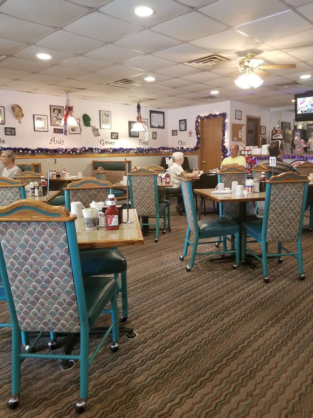 Mayberry Junction | 390 N Locust St, Manteno, IL 60950, USA | Phone: (815) 468-3811